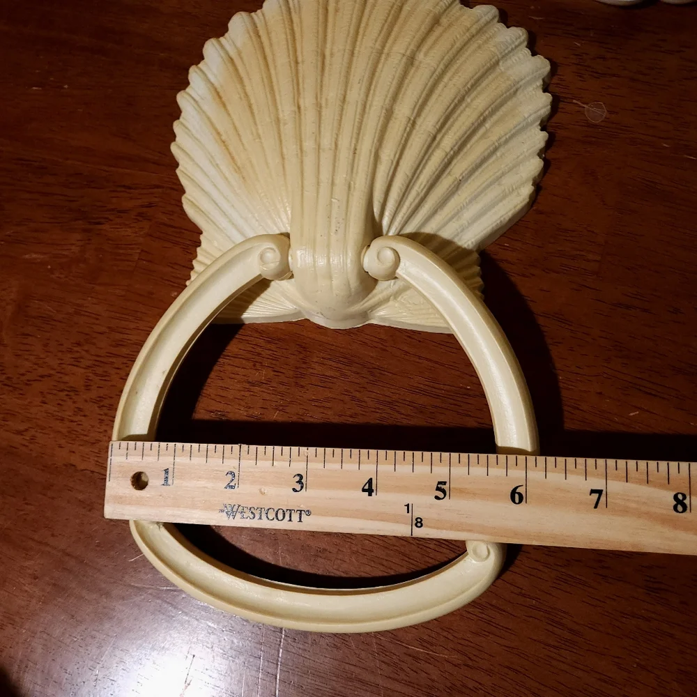 Vintage 1970s Plastic Wall Mounted Homco Sea Shell Towel Rings
